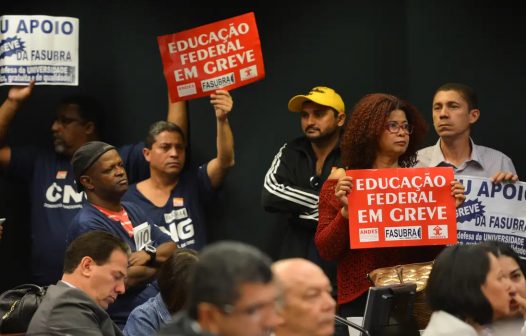 Servidores federais de educação iniciam greve na quarta-feira