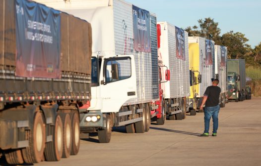 Caminhões levam 200 toneladas de doações para vítimas das chuvas