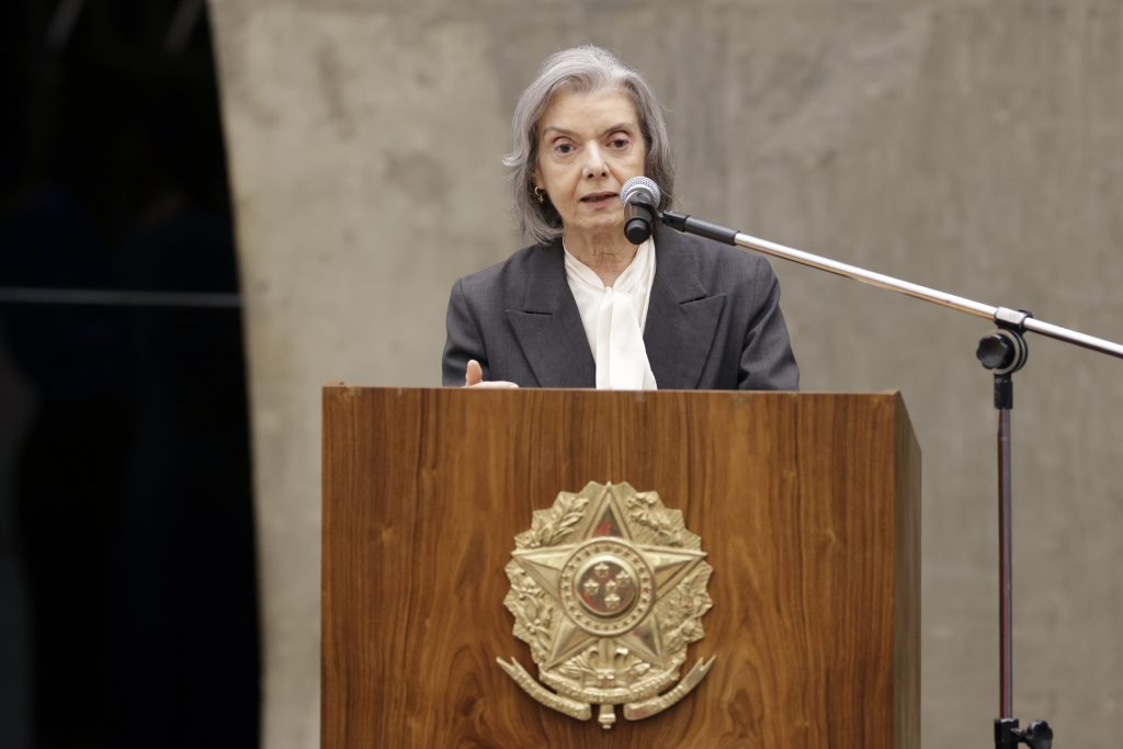 Cármen Lúcia diz que liberdade de expressão ‘vem sendo capturada por aqueles que fazem o mal’