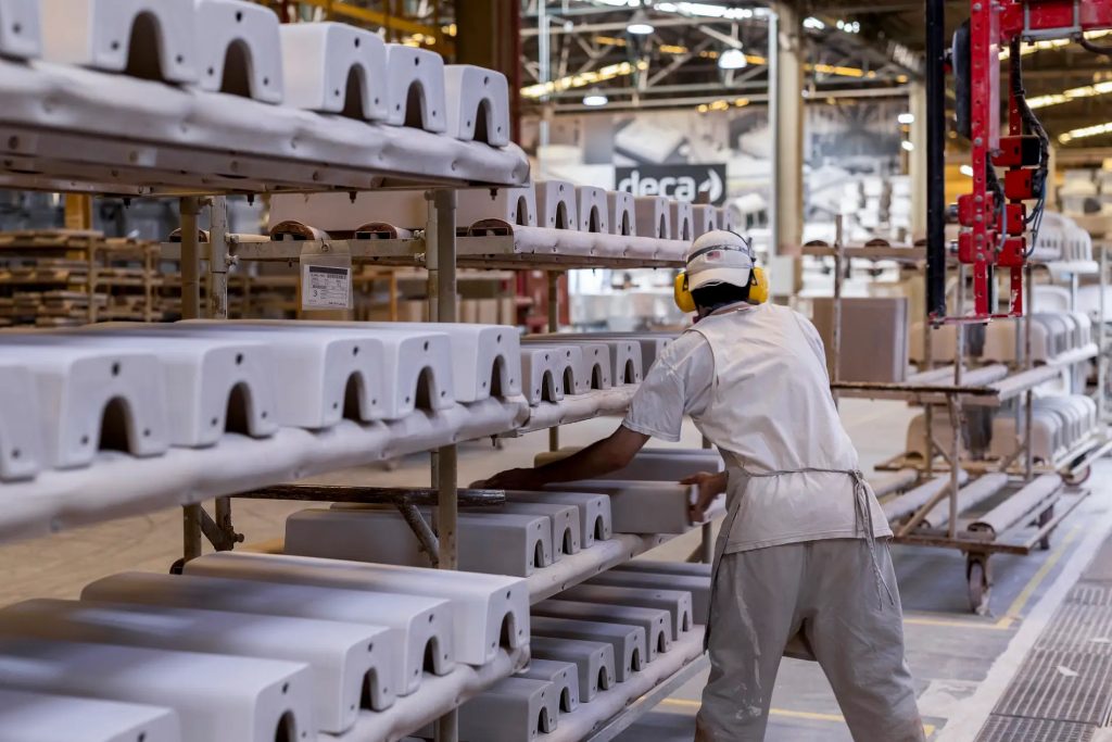 Produção industrial subiu 0,90% em março