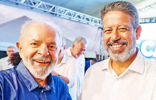 Lira é vaiado em ato em Alagoas e recebe apoio de Lula