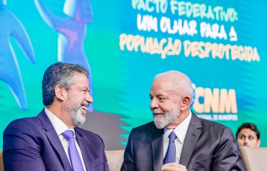 Lula recebe vaias em encontro de prefeitos e pede ‘civilidade’