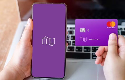 Nubank anuncia serviço de compras de passagens aéreas e hotéis para a alta renda