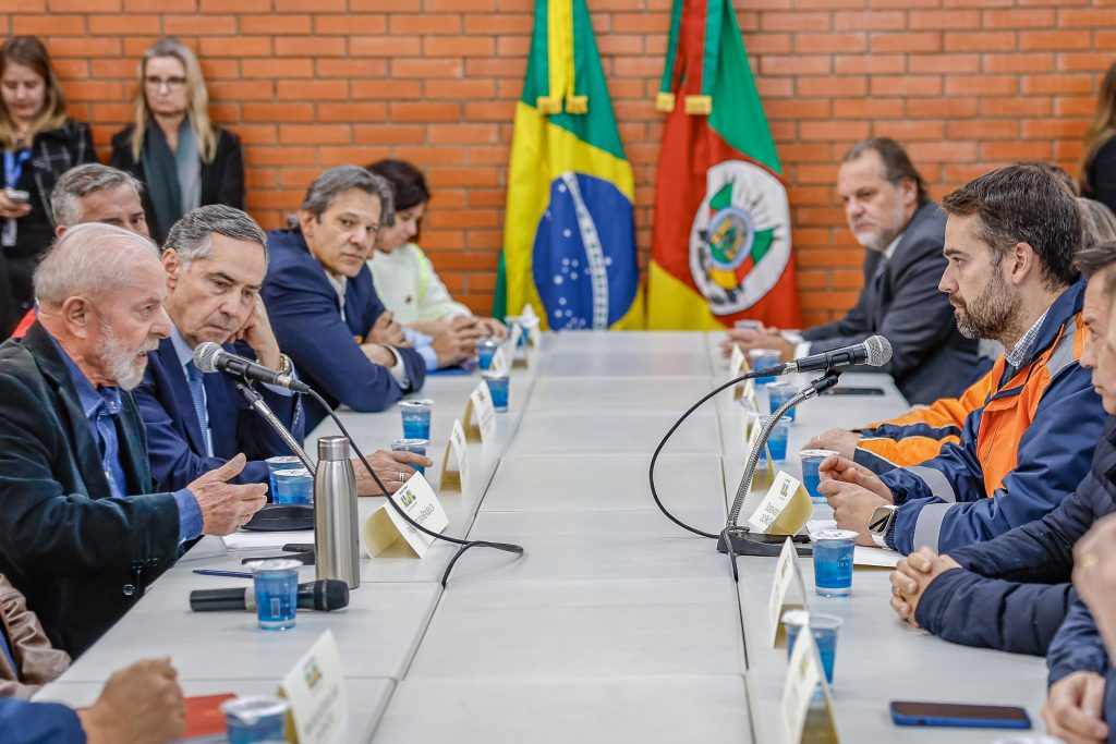 Governo federal anuncia Pix de R$ 5,1 mil para famílias do RS