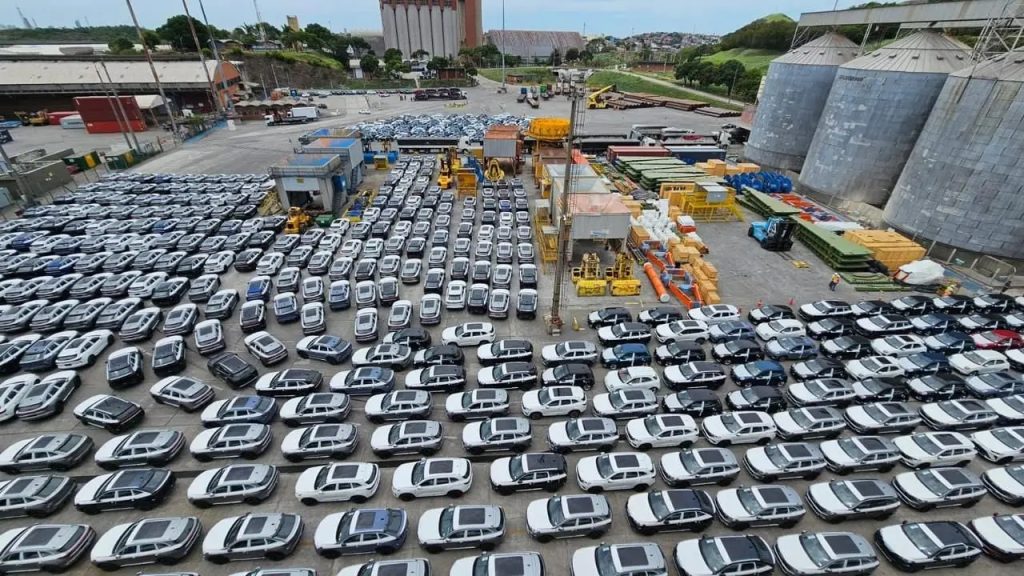 Greve retém 17,3 mil automóveis importados nos portos