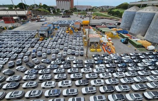 Greve retém 17,3 mil automóveis importados nos portos