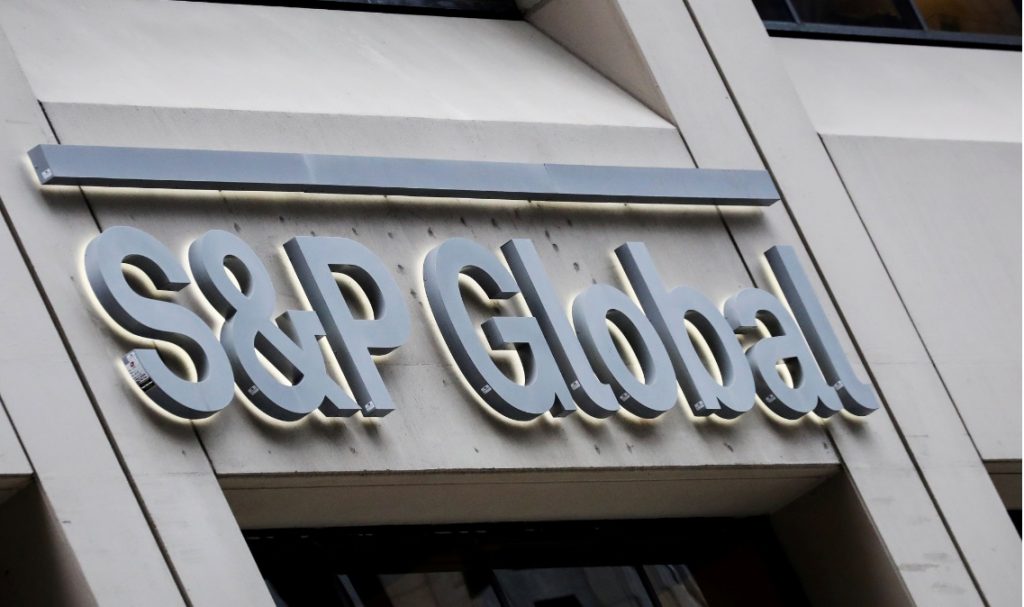 S&P rebaixa nota da França e questiona capacidade de cumprir meta fiscal