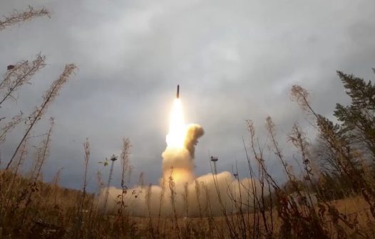 EUA fazem primeiro exercício de bomba de precisão em sete anos