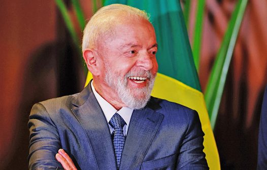 Lula diz que ministro será afastado se for indiciado