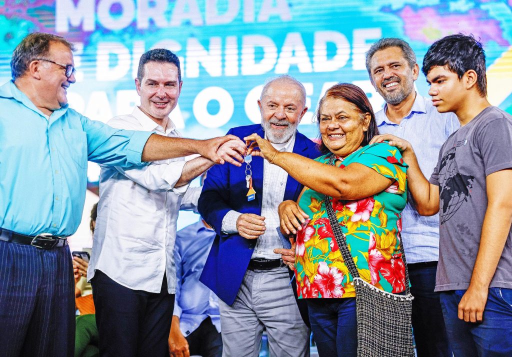 Lula anuncia R$ 194 milhões para construção de 1,3 mil casas no Piauí