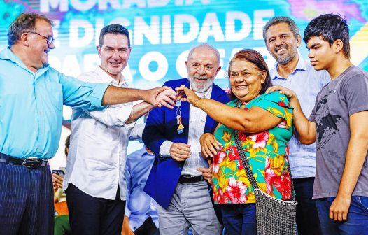 Lula anuncia R$ 194 milhões para construção de 1,3 mil casas no Piauí