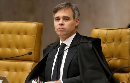 Mendonça contraria Bolsonaro e vota para livrar Janones de ação por injúria