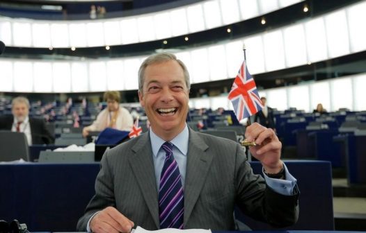 Nigel Farage diz que disputará eleições no Reino Unido em nova ameaça ao Partido Conservador