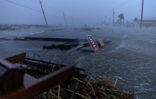 Beryl volta a ganhar força e chega à costa do Texas