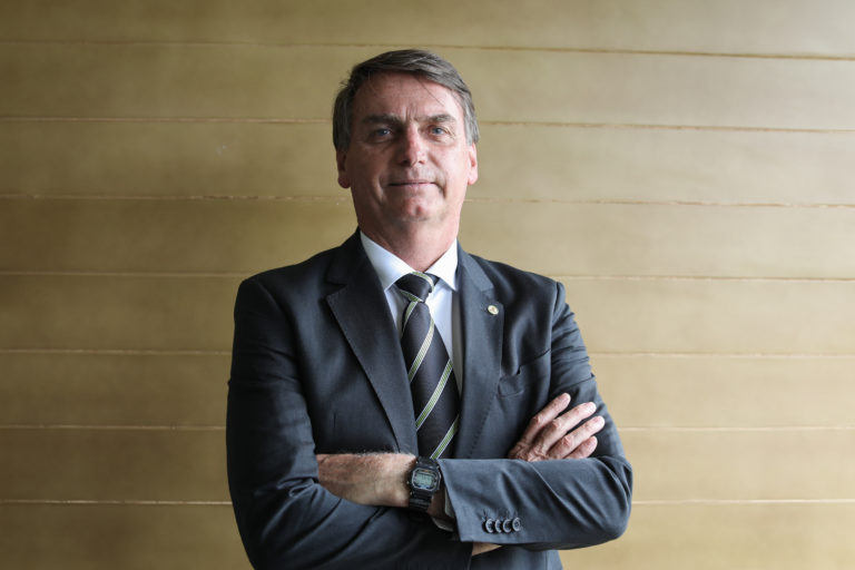 Bolsonaro pode pegar até 12 anos de prisão por fraude em cartão de vacina