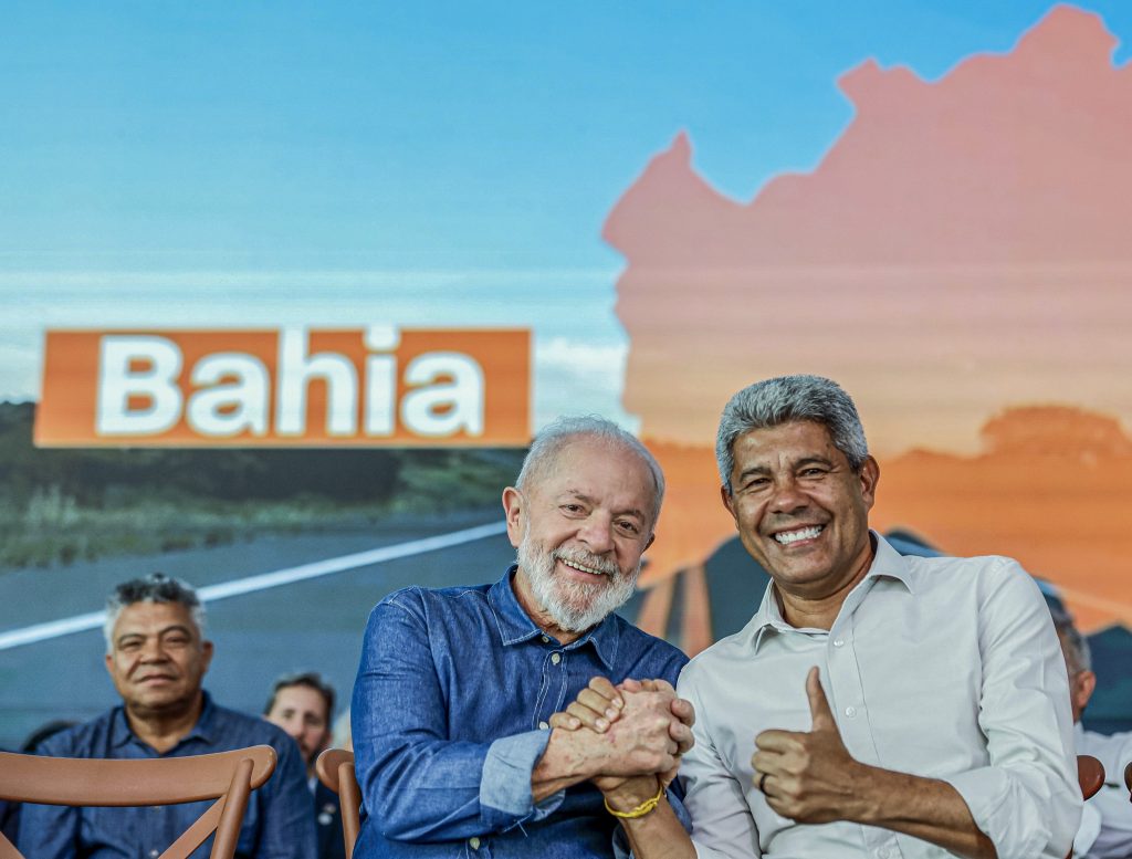 Lula intervém contra vaias a prefeito baiano do MDB e pede respeito