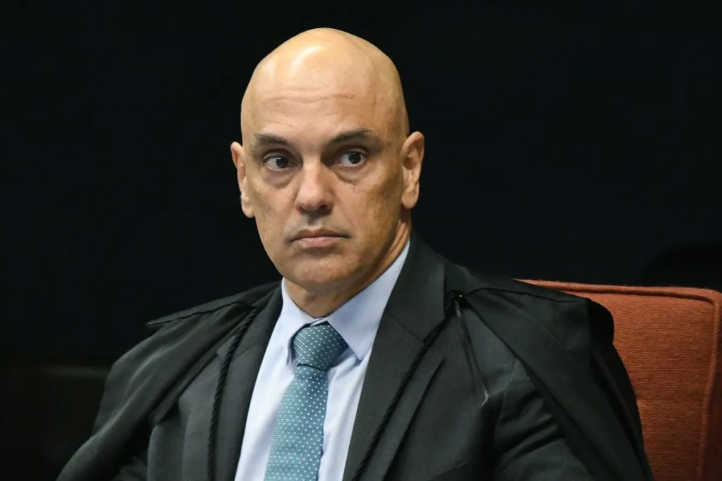 Moraes retira sigilo de áudio de conversa de Bolsonaro