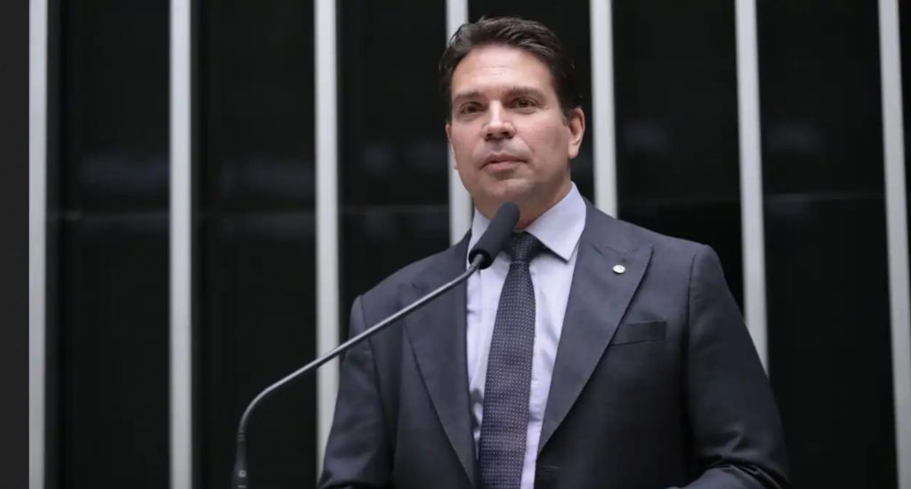 Ramagem é oficializado como candidato à prefeitura do Rio com apoio tímido de Bolsonaro