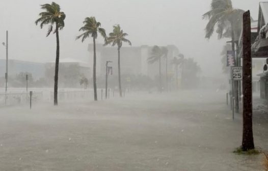 Furacão Debby chega à Flórida com chuvas recordes