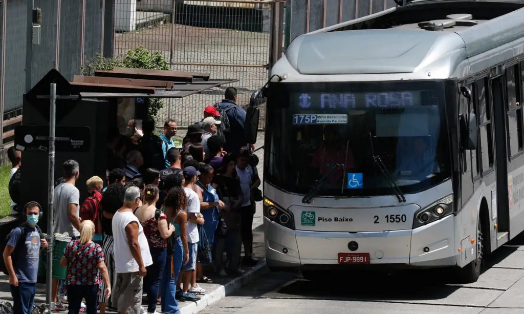 Transporte público tem redução de demanda