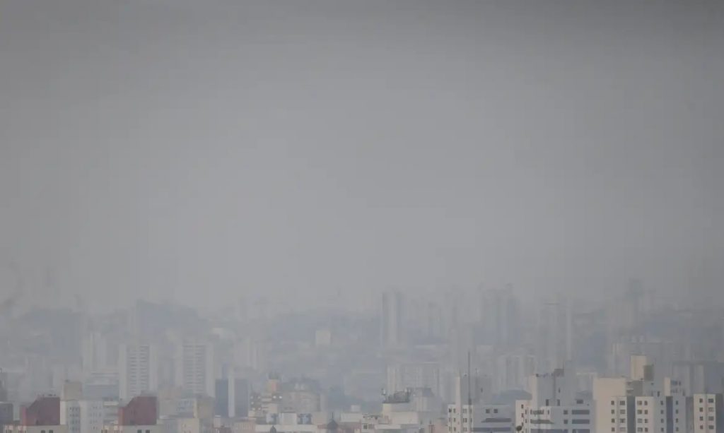 Qualidade do ar em SP melhora com chegada de frente fria