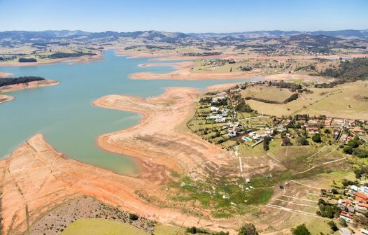 Seca e calor levam cidades de SP a decretar racionamento de água