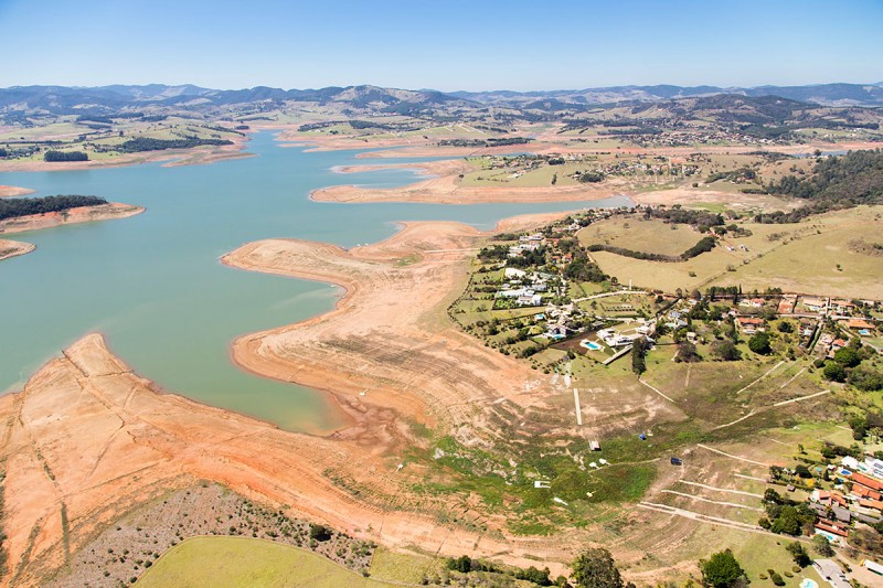 Seca e calor levam cidades de SP a decretar racionamento de água