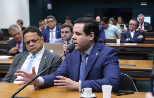 PP acena a bolsonaristas e troca deputados na CCJ