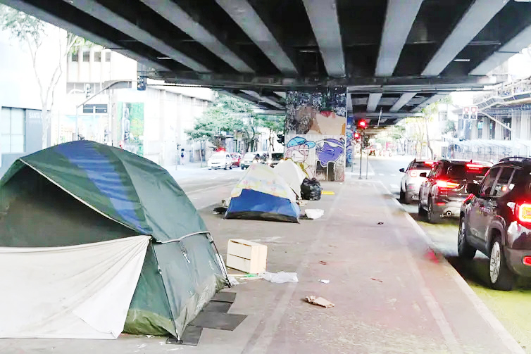 Ao menos 72 mil brasileiros vivem em estruturas precárias