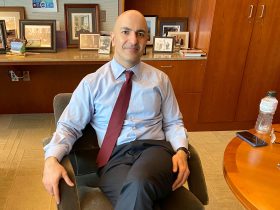 Kashkari: a economia norte-americana continua a mostrar sinais divergentes