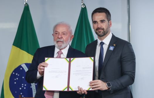 Lula e Leite assinam acordo que prevê fundo de R$ 6,5 bilhões para RS