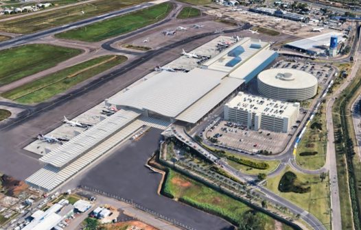 Aeroporto de Porto Alegre volta a receber voos comerciais na segunda