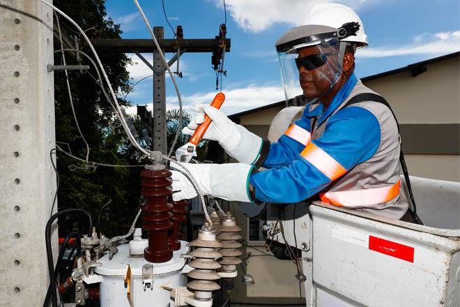 Aneel intima Enel por demora no restabelecimento da energia em SP