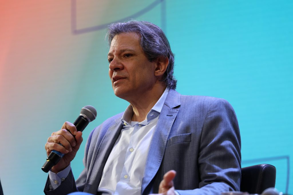 Haddad diz que esquerda não tem ‘sonho’ e ‘palhaços’ da extrema direita ocuparam picadeiro