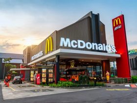 McDonald’s suspende venda de hambúrguer após bactéria deixar uma pessoa morta