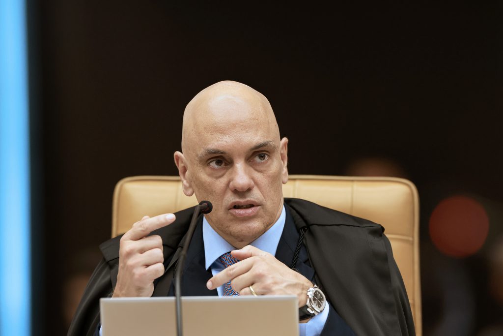 Moraes autoriza retorno do ‘X’ e manda Anatel adotar providências