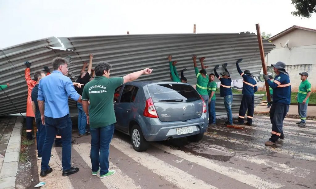 Temporais causam estragos no Sul do país e deixam milhares sem energia